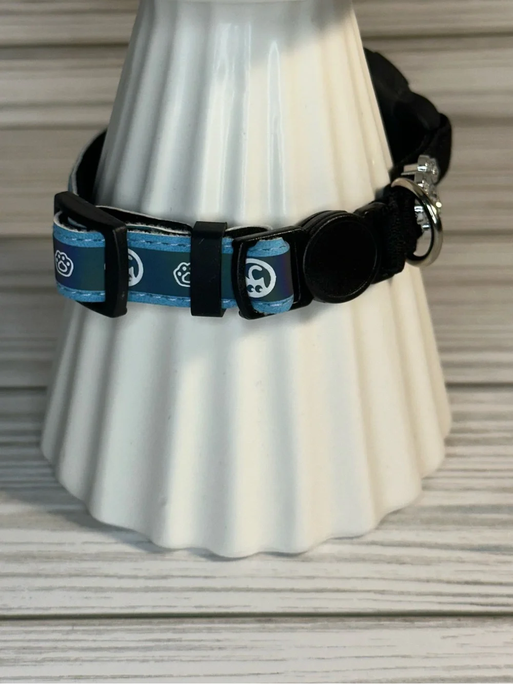 Reflective AirTag Holder Cat Collar With Rhinestone Paw Print Size XS Blue